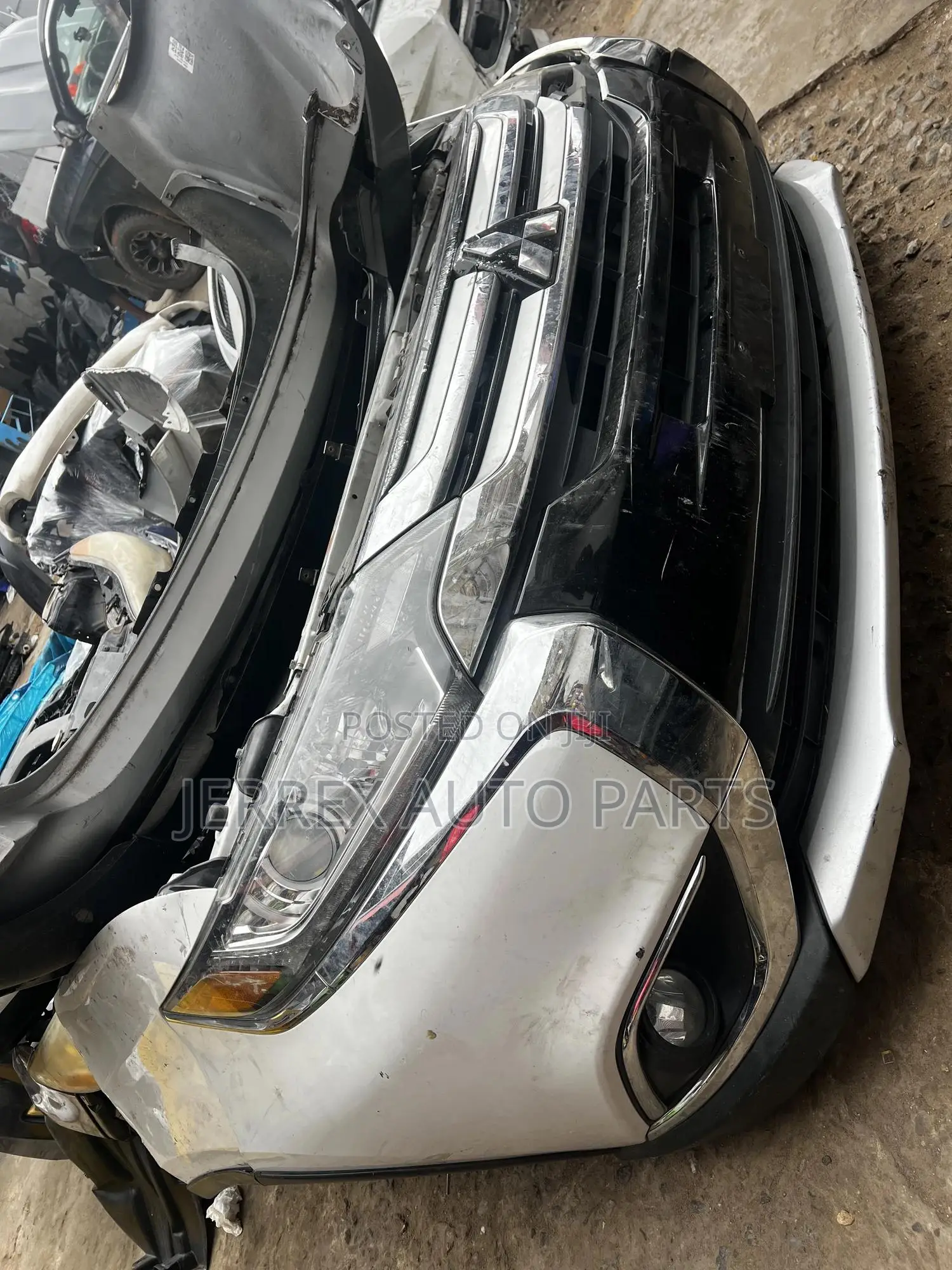 Mitsubishi Outlander 2016-2019 Front Cut
