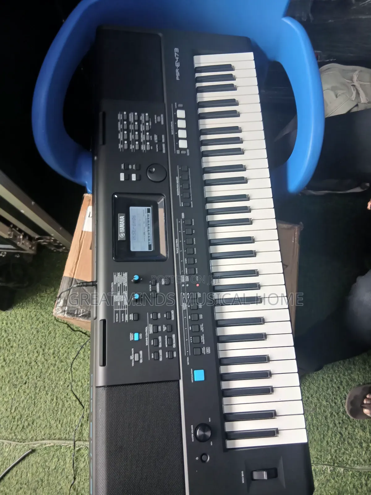 Yamaha E473 Professional Keyboard