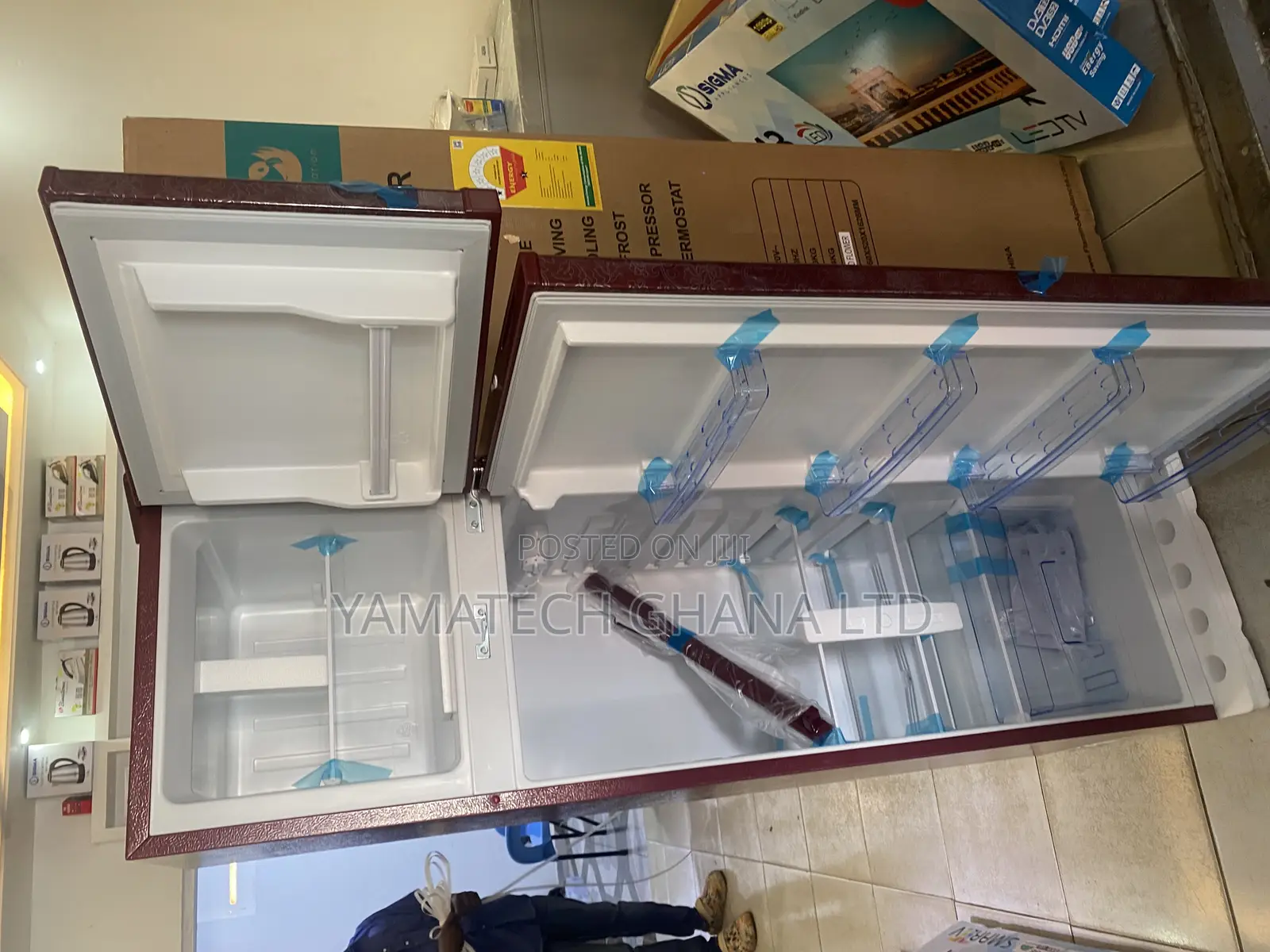 Flamino 166 Litre Fridge With Top Freezer With Nice Wine Color Design