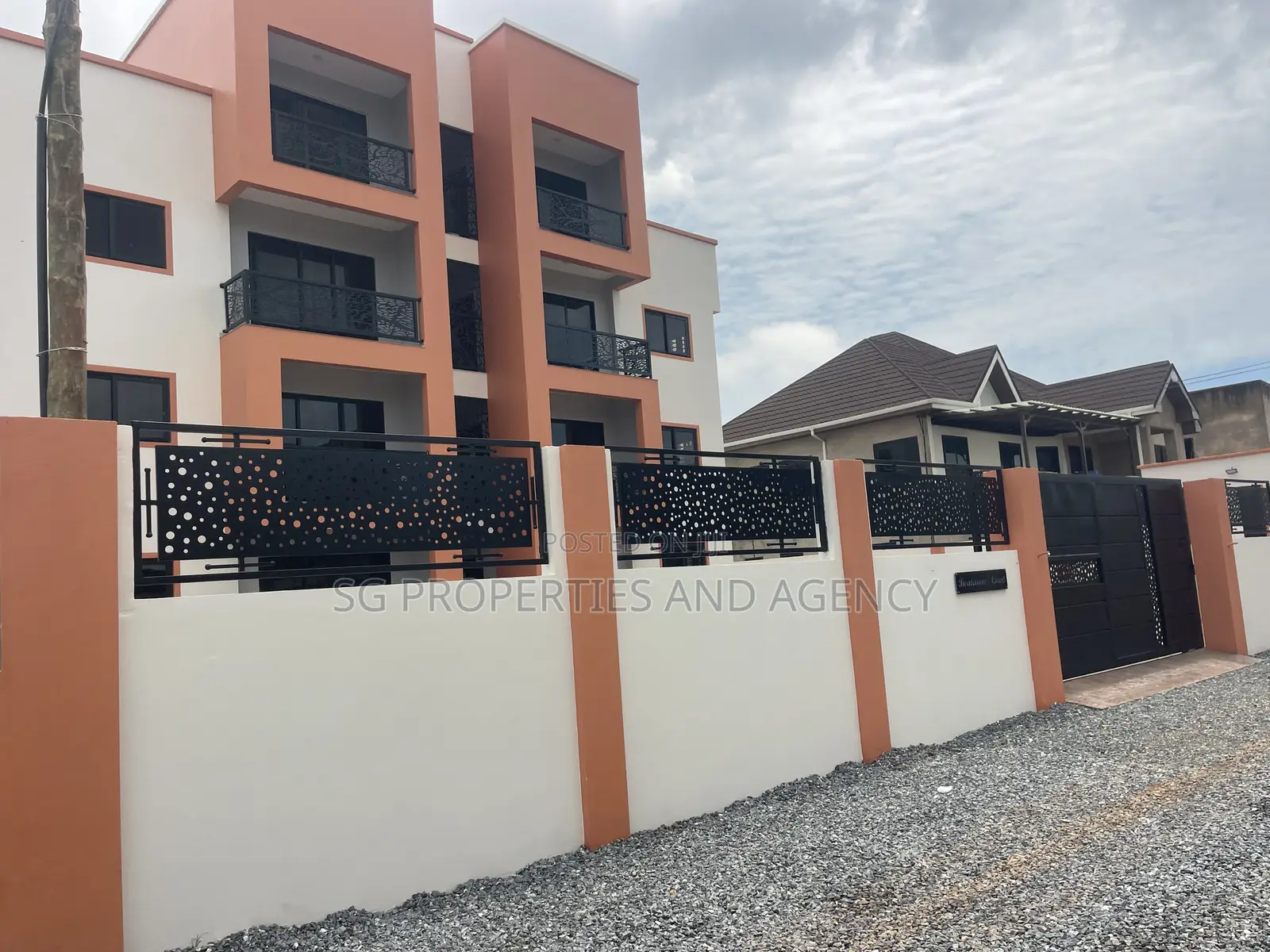 2bdrm Apartment in Lashibi, Sakumono for rent