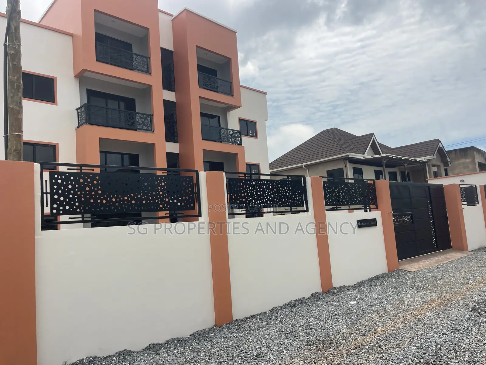 2bdrm Apartment in Lashibi, Sakumono for rent
