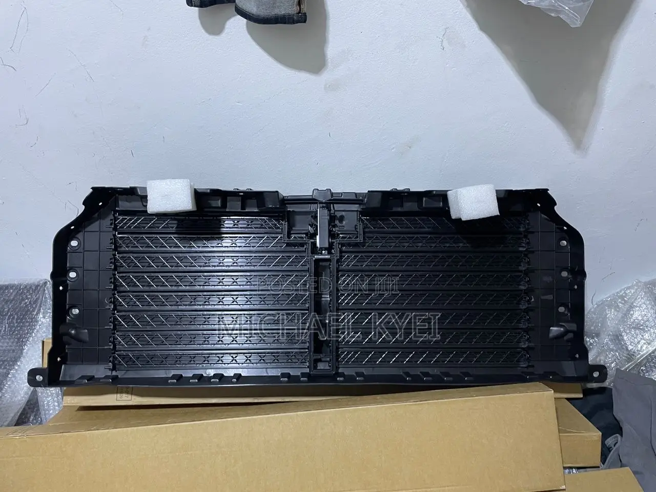 Ford F-150 23 Shutter Grille With Motor