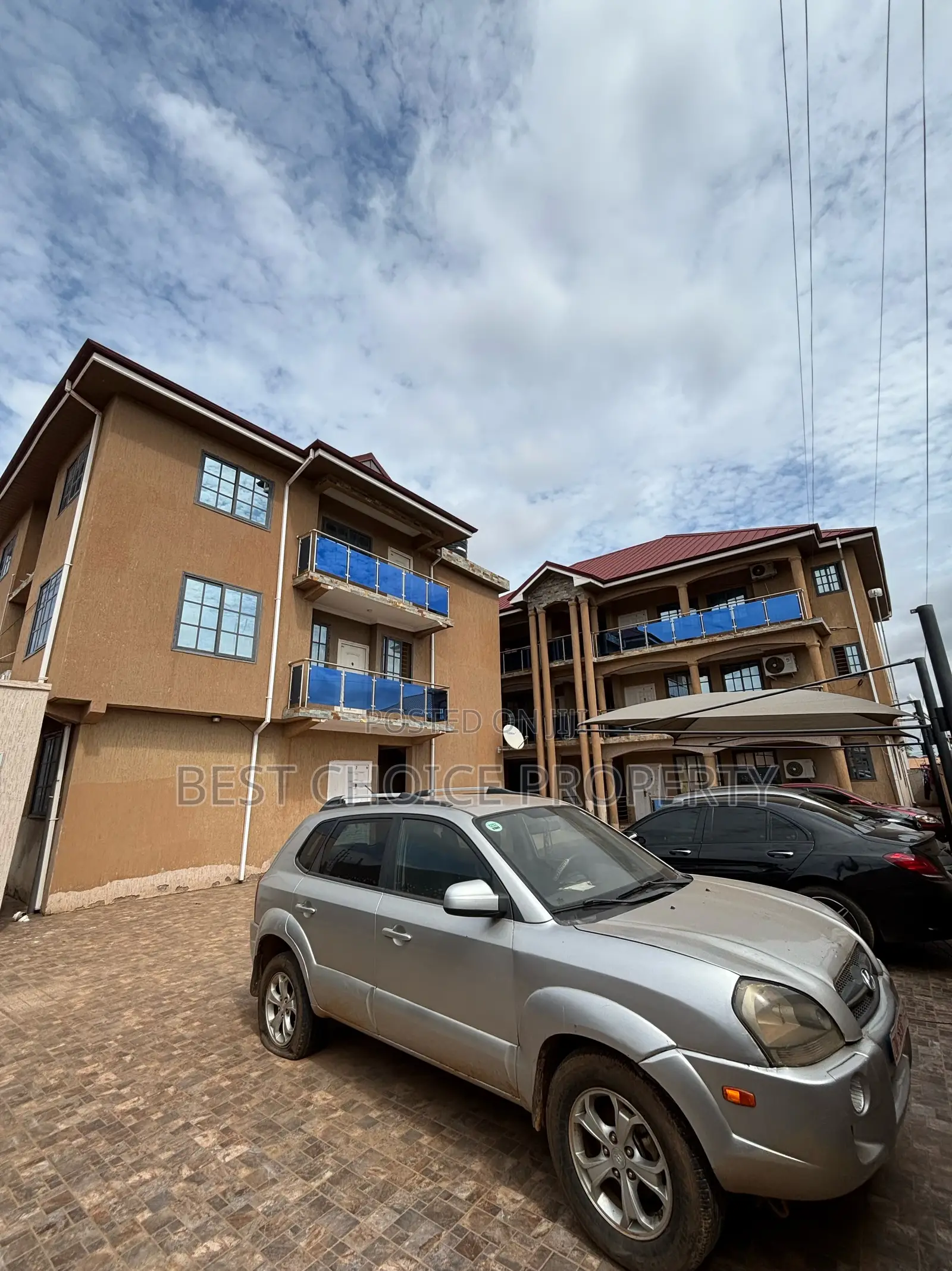 Ex 3 Bedroom Apartment for Rent at Lakeside