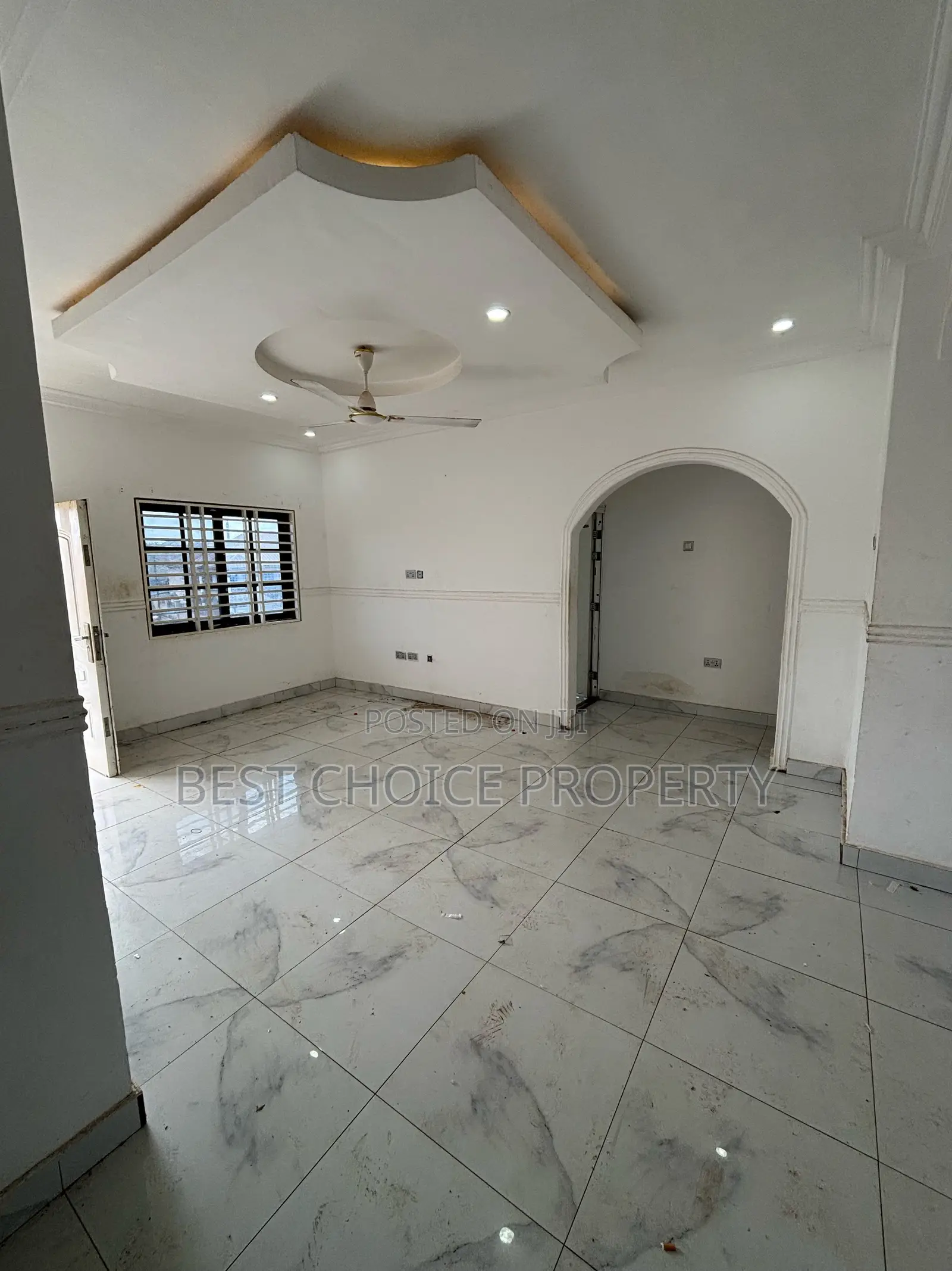 Ex 3 Bedroom Apartment for Rent at Lakeside