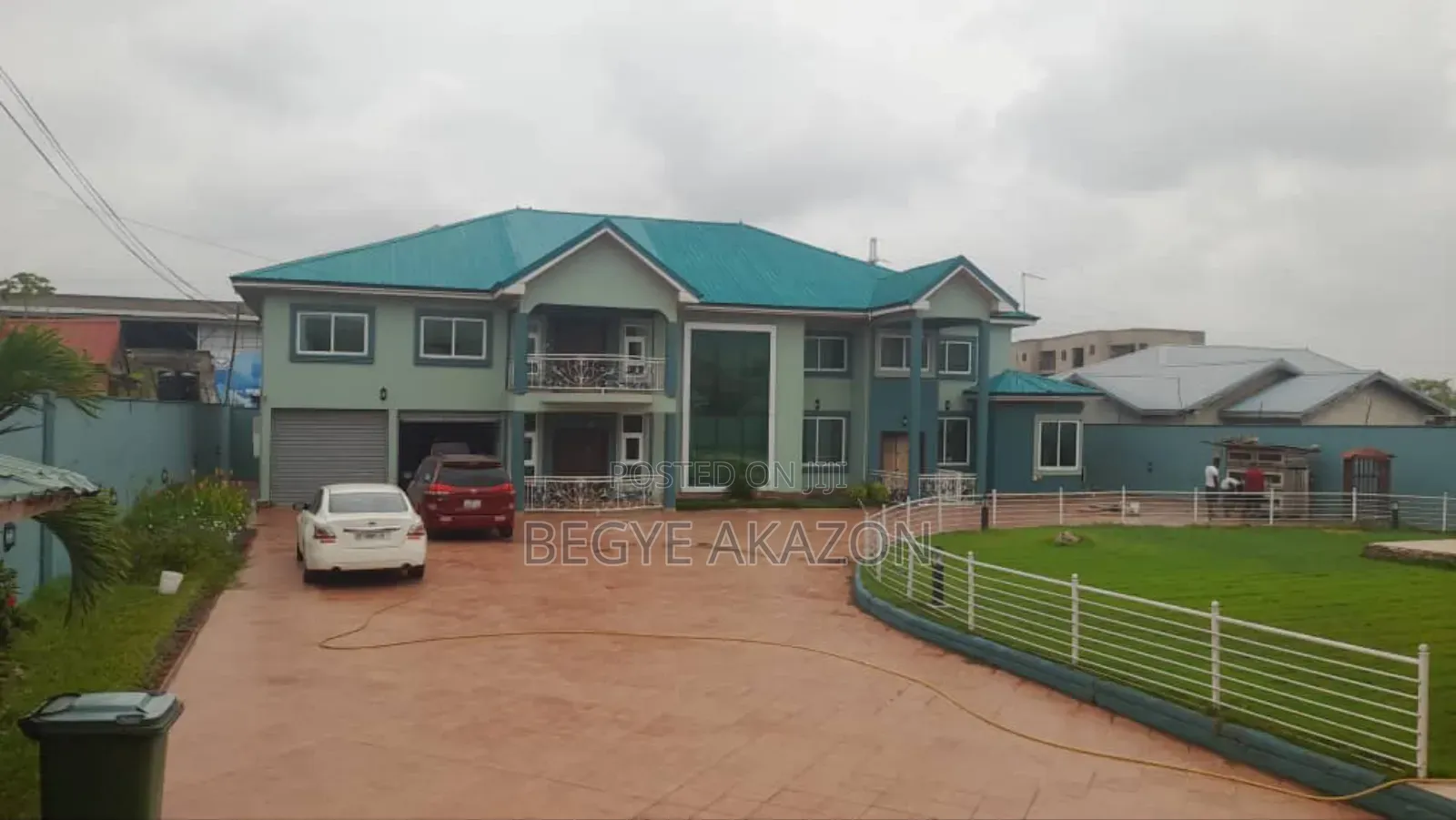 8bdrm House in Begye Akazon, Old Barrier for sale