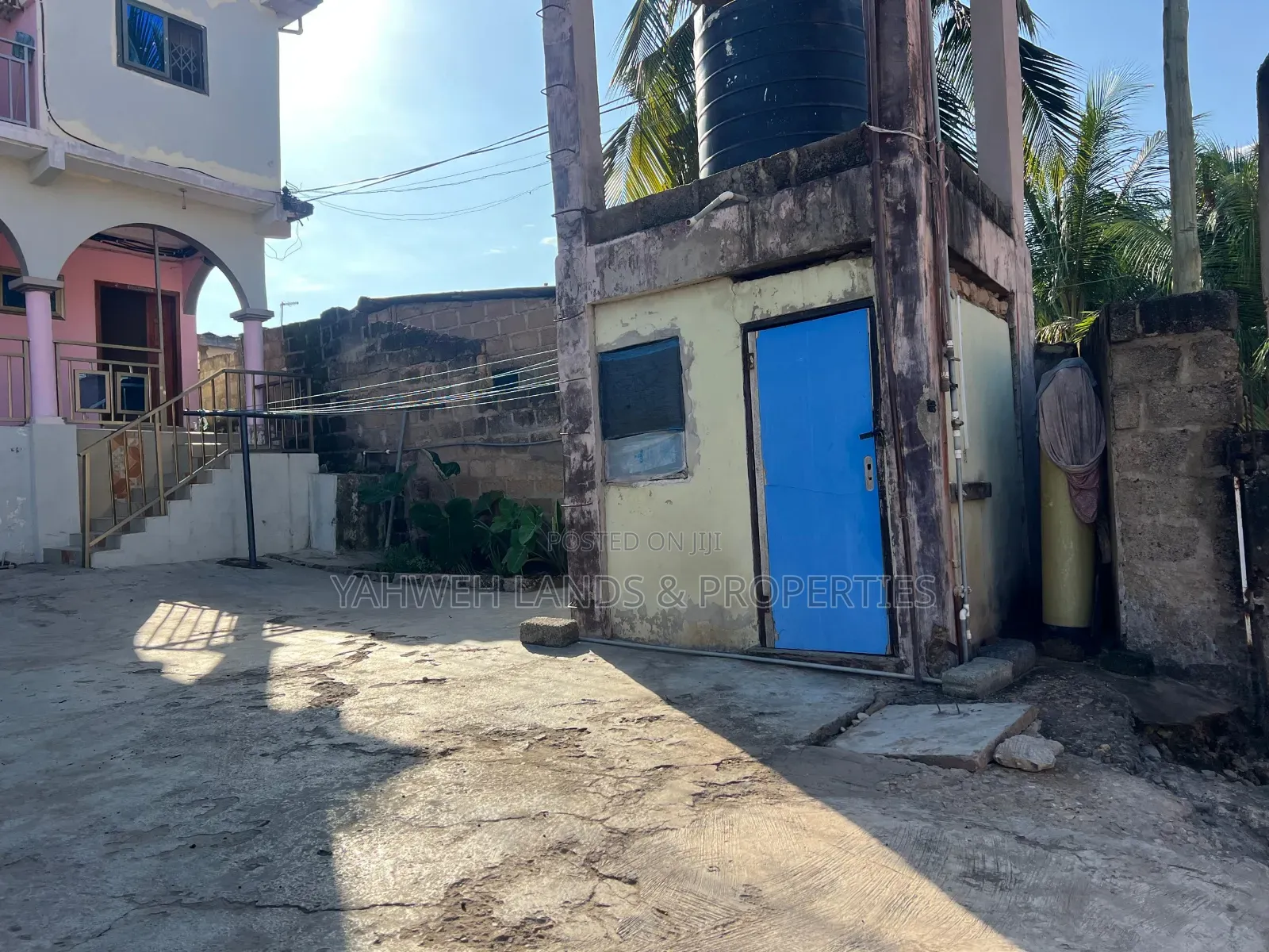 8bdrm House in Accra Metropolitan for sale
