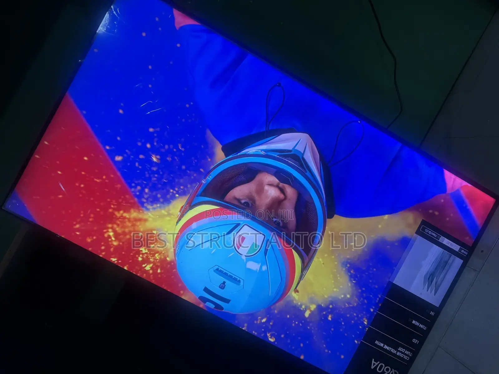 Very Neat Samsung 50 Inches Qled Airslim