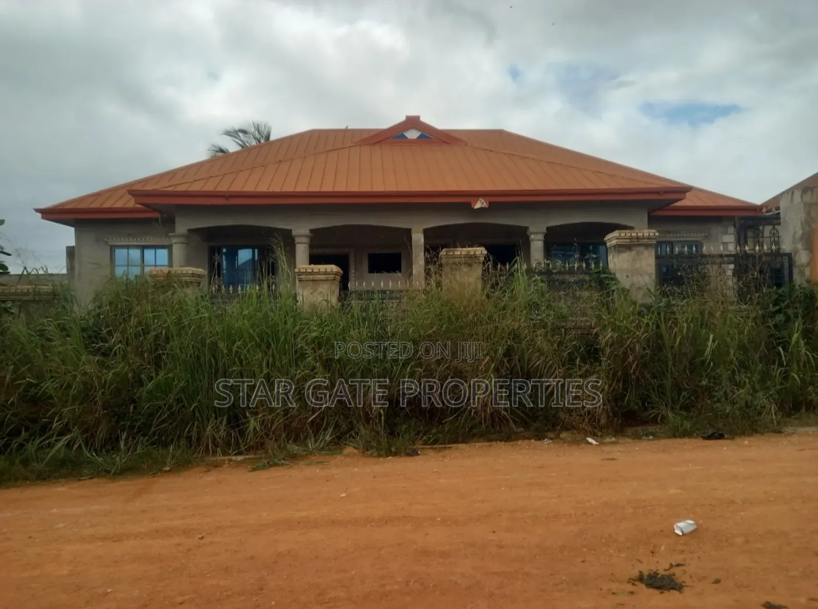 6bdrm House in Santasi Nkronsa, Kumasi Metropolitan for sale