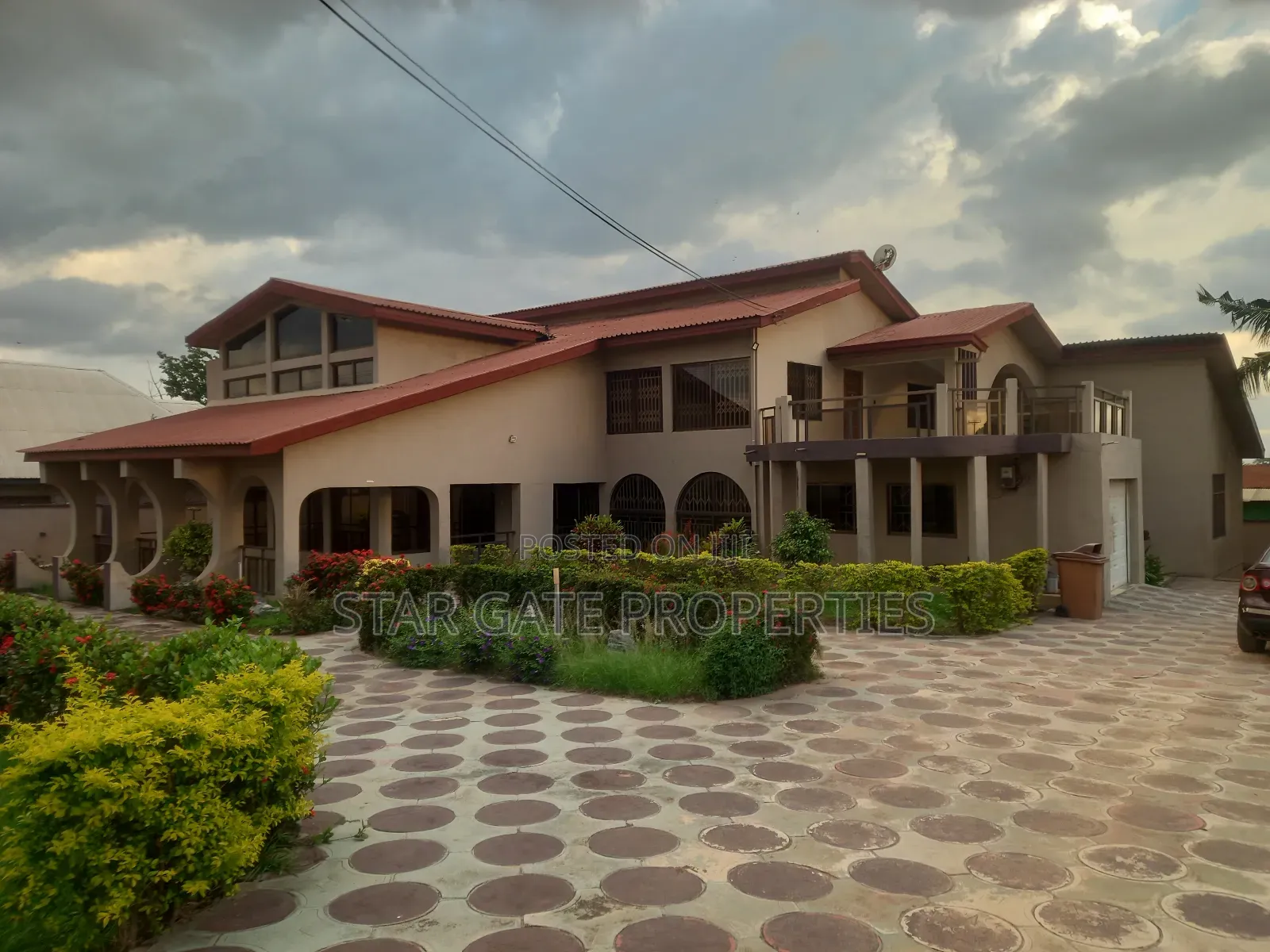 7bdrm House in Fumesua, Kumasi Metropolitan for sale