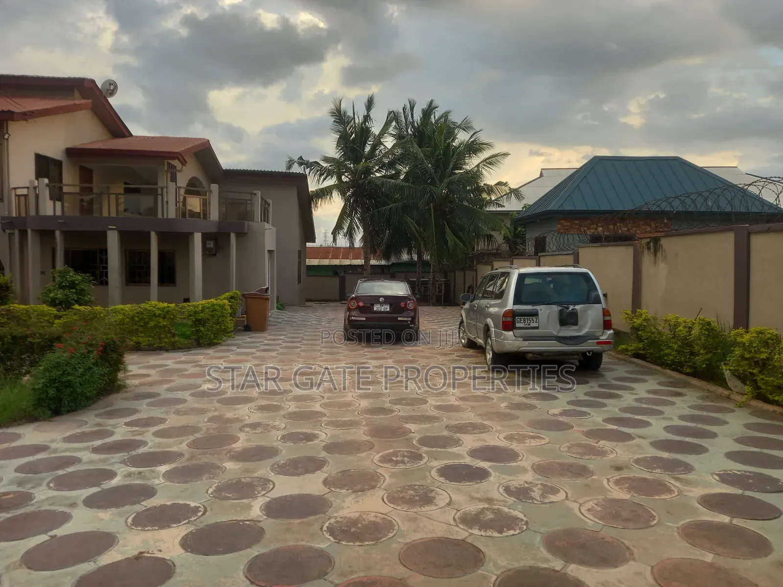 7bdrm House in Fumesua, Kumasi Metropolitan for sale