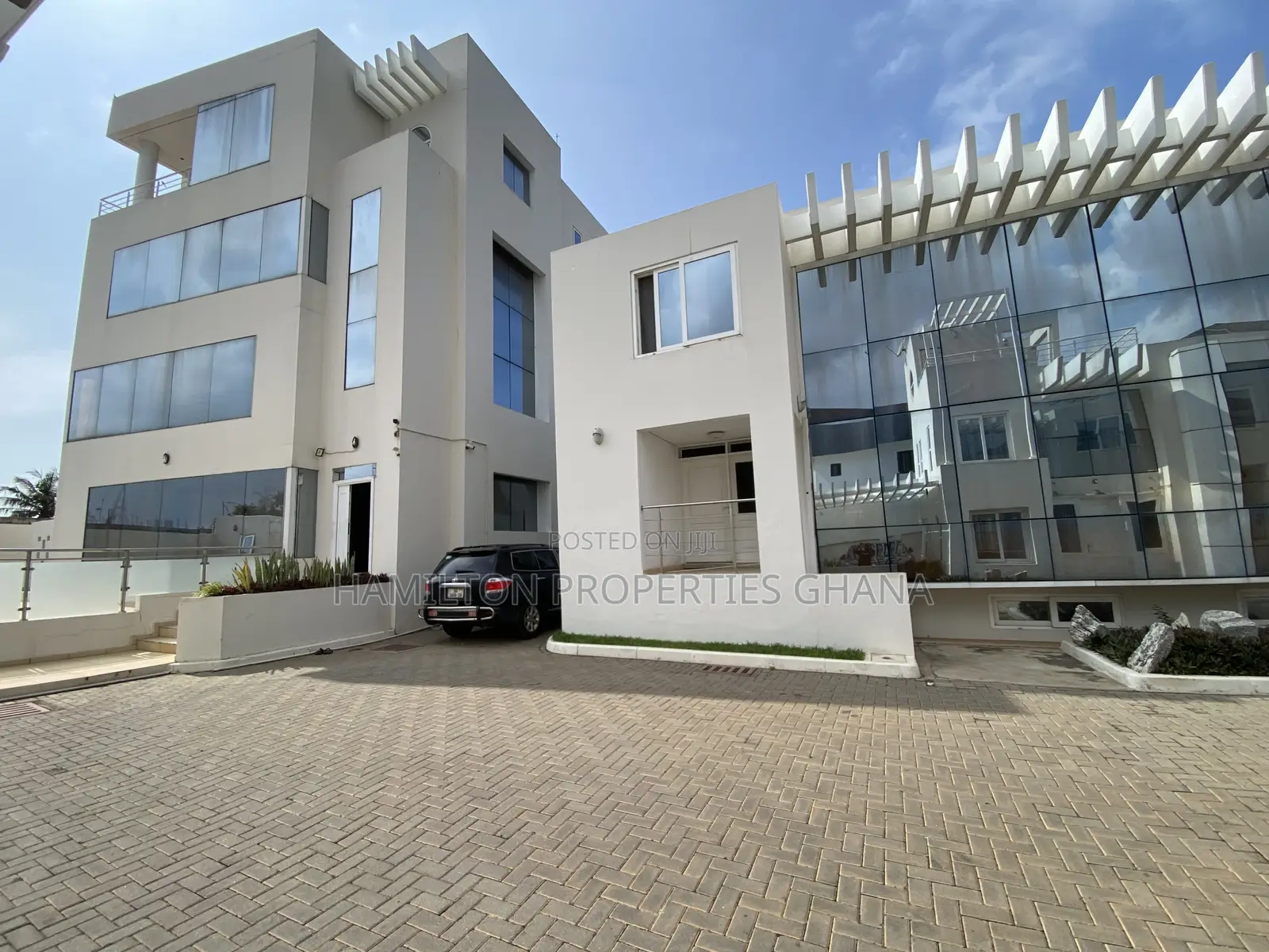 2bdrm Apartment in Labone Crescent for rent