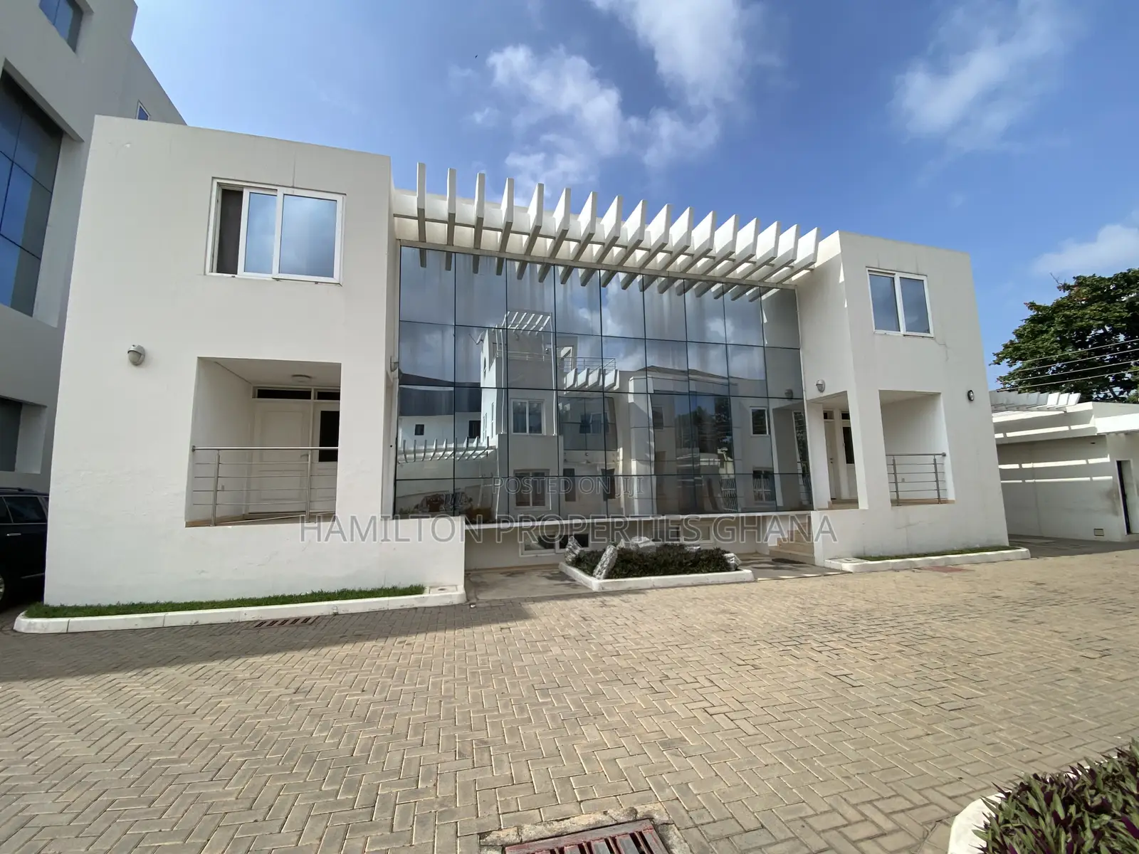 2bdrm Apartment in Labone Crescent for rent