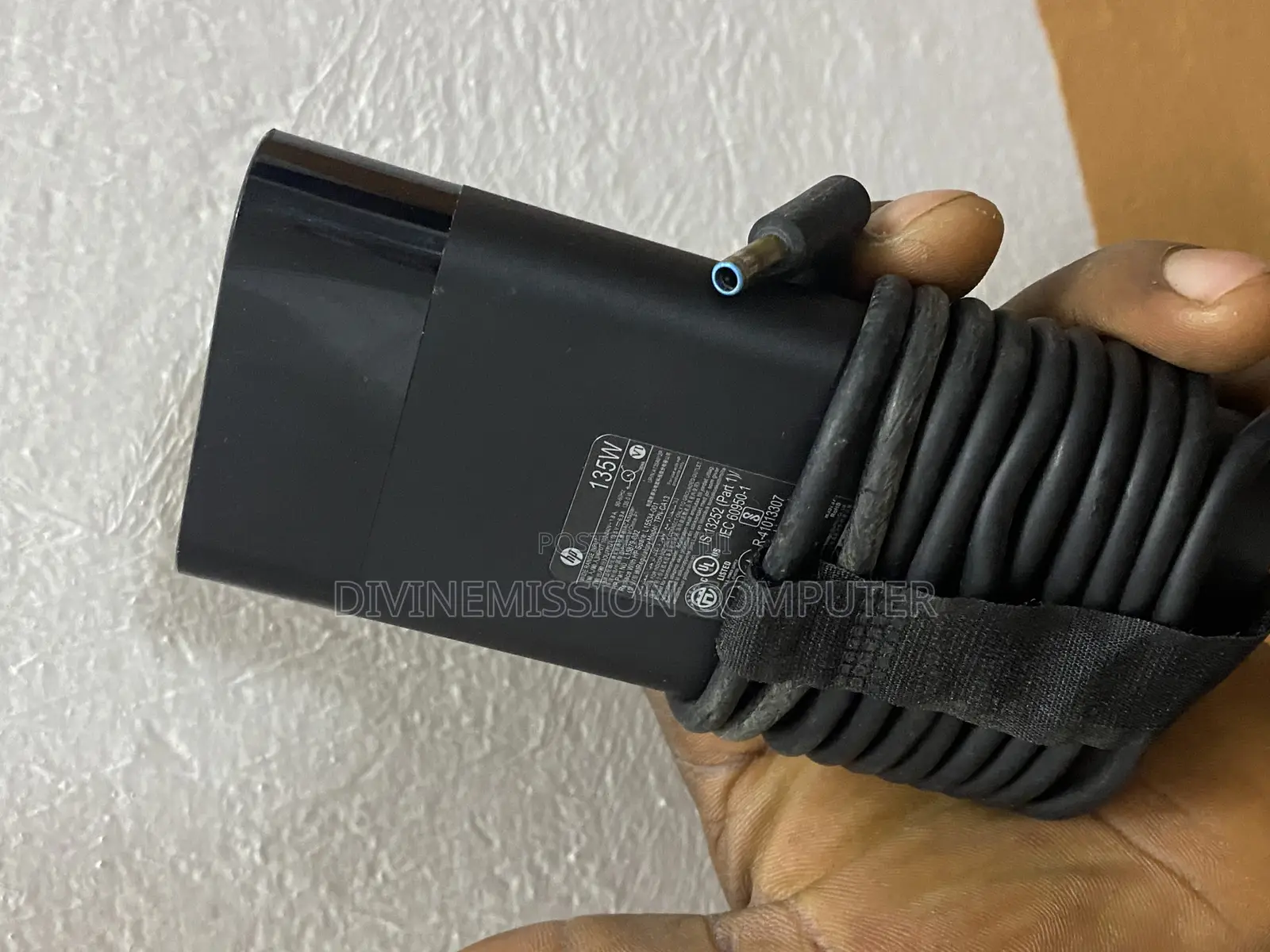 Original Hp Blue Pin 19.5v. 6.9a,135w for Hp Spectre and Omen .