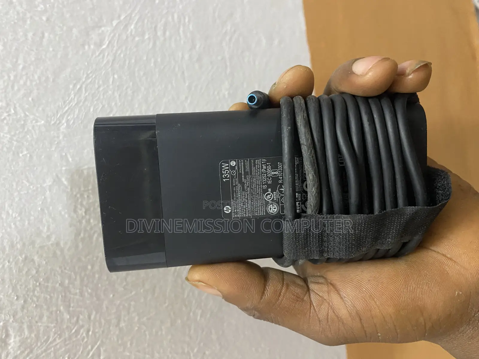 Original Hp Blue Pin 19.5v. 6.9a,135w for Hp Spectre and Omen .