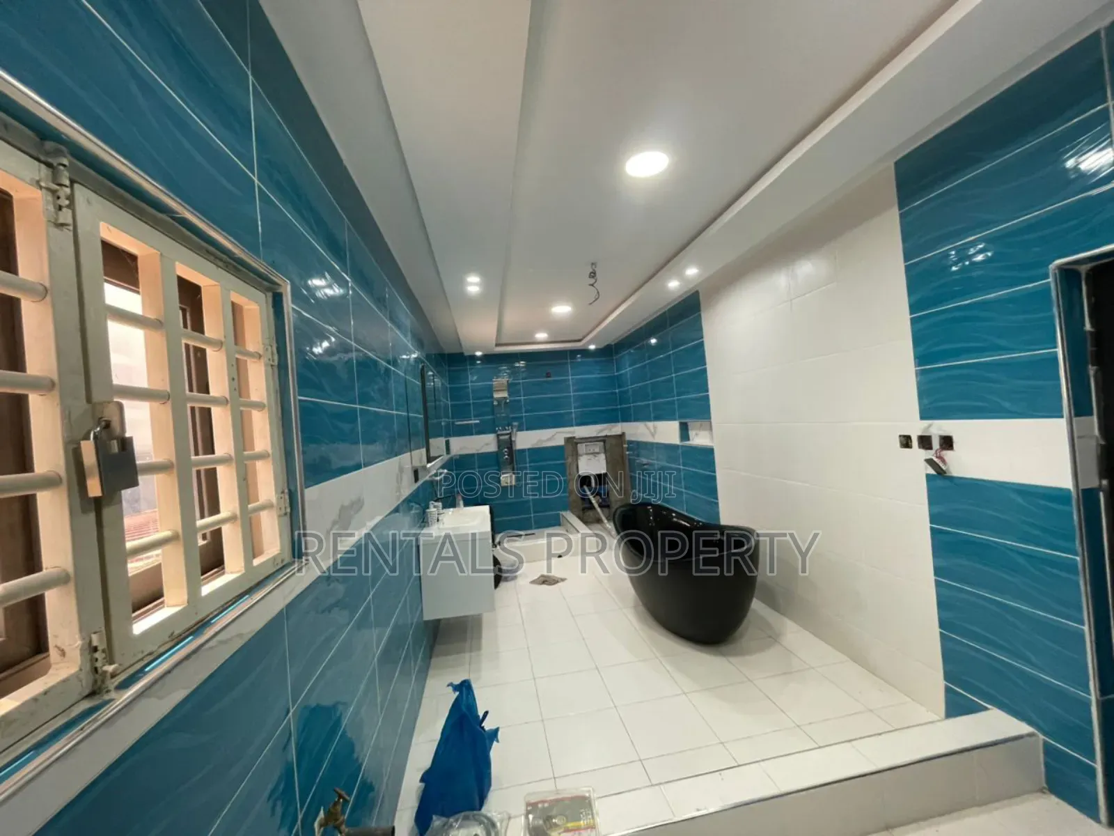 5bdrm Mansion in Dodowa for sale