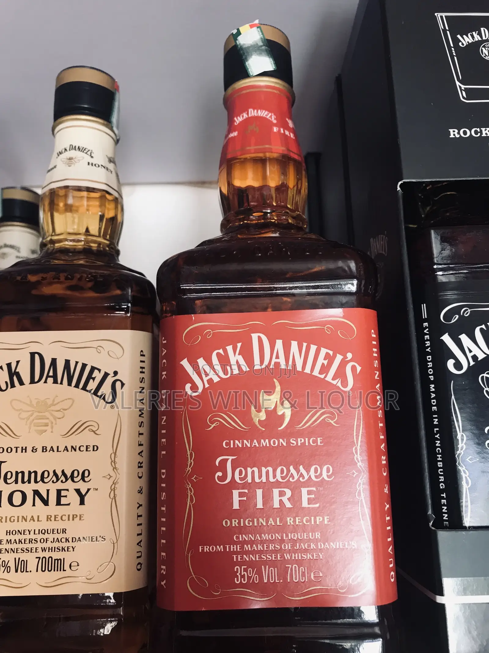 Jack Daniel’S Honey/ Fire Bourbon Whiskey (70cl)