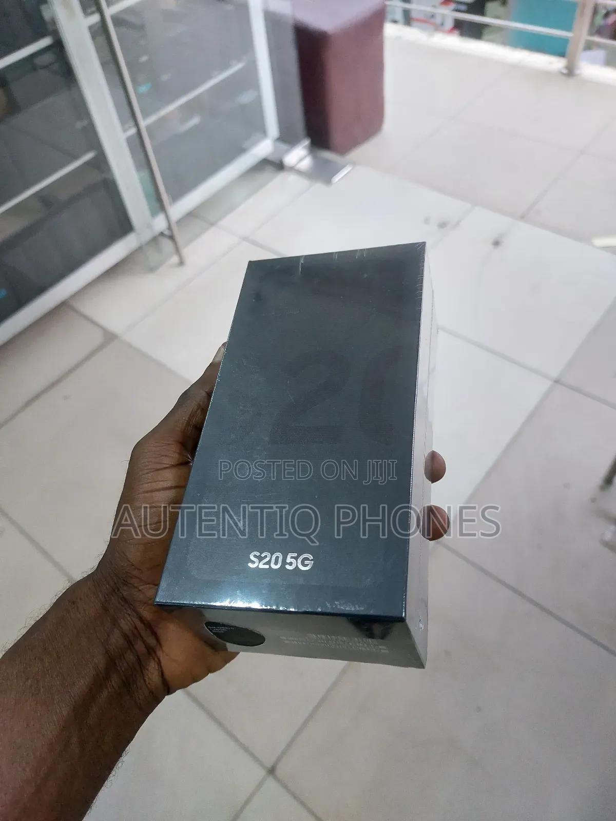 New Samsung Galaxy S20 128 GB Gray