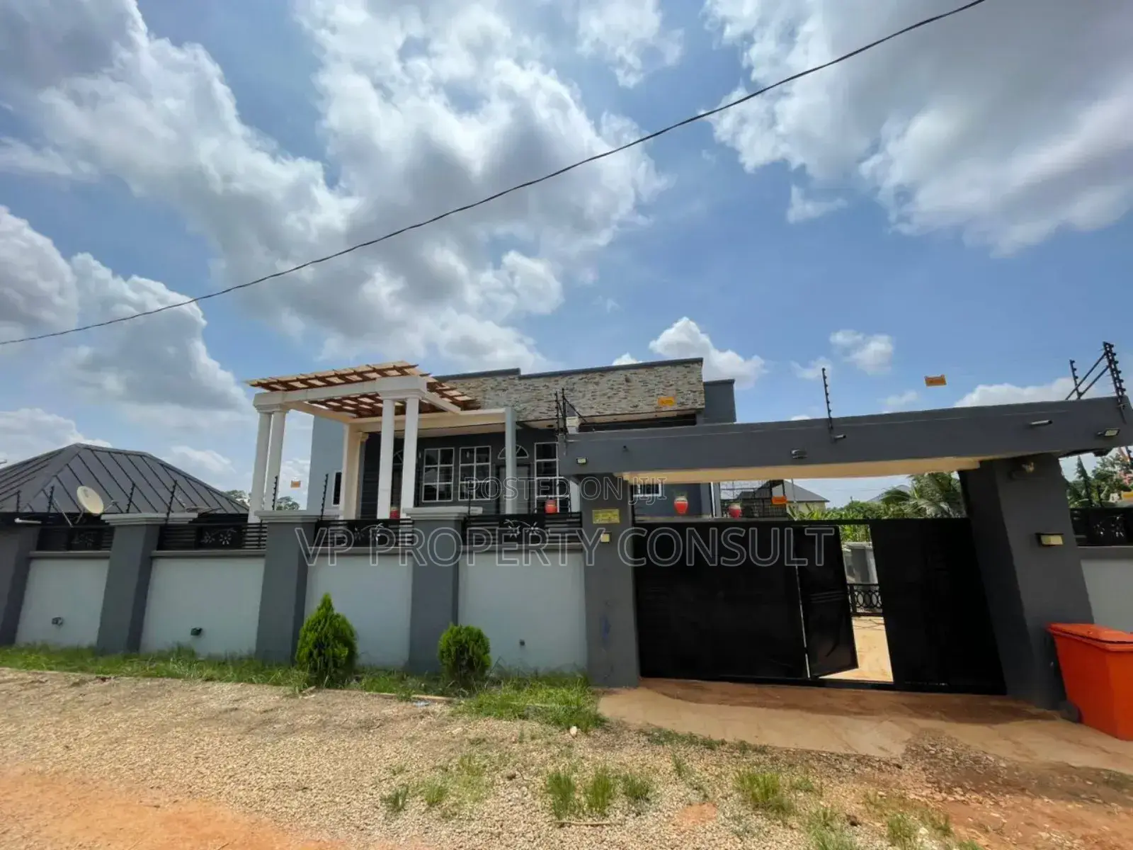 Furnished 6bdrm House in Atwima Nwabiagya for sale