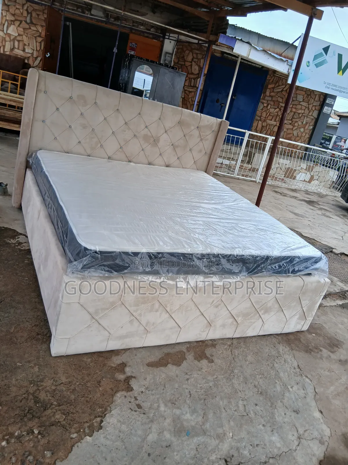 Queens  Bed With Mattress