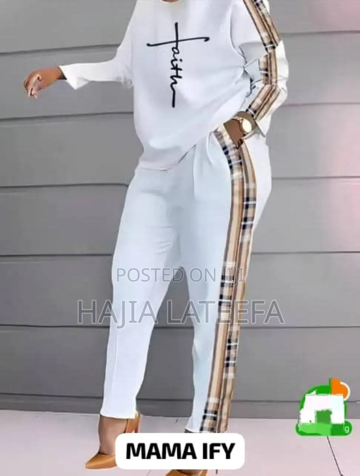 2 Pieces White Stretchy Fabric