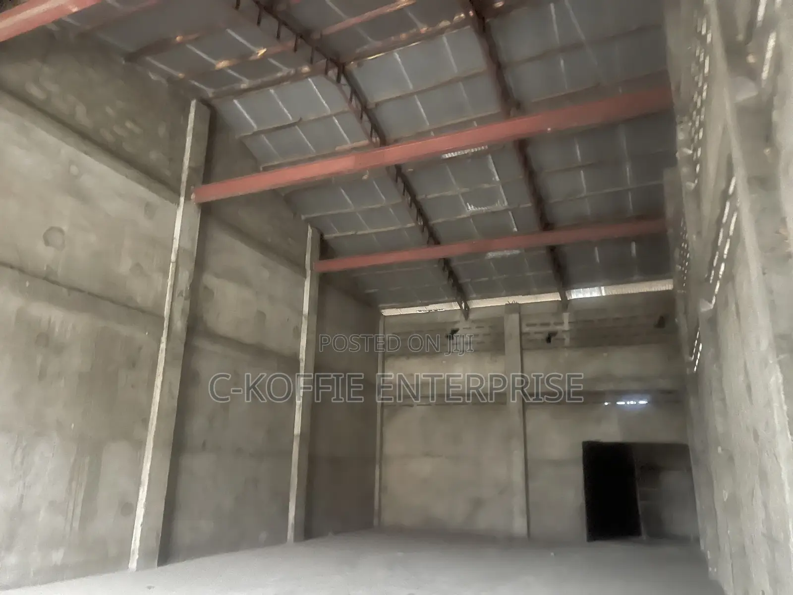1000 SQM Warehouse at Circle