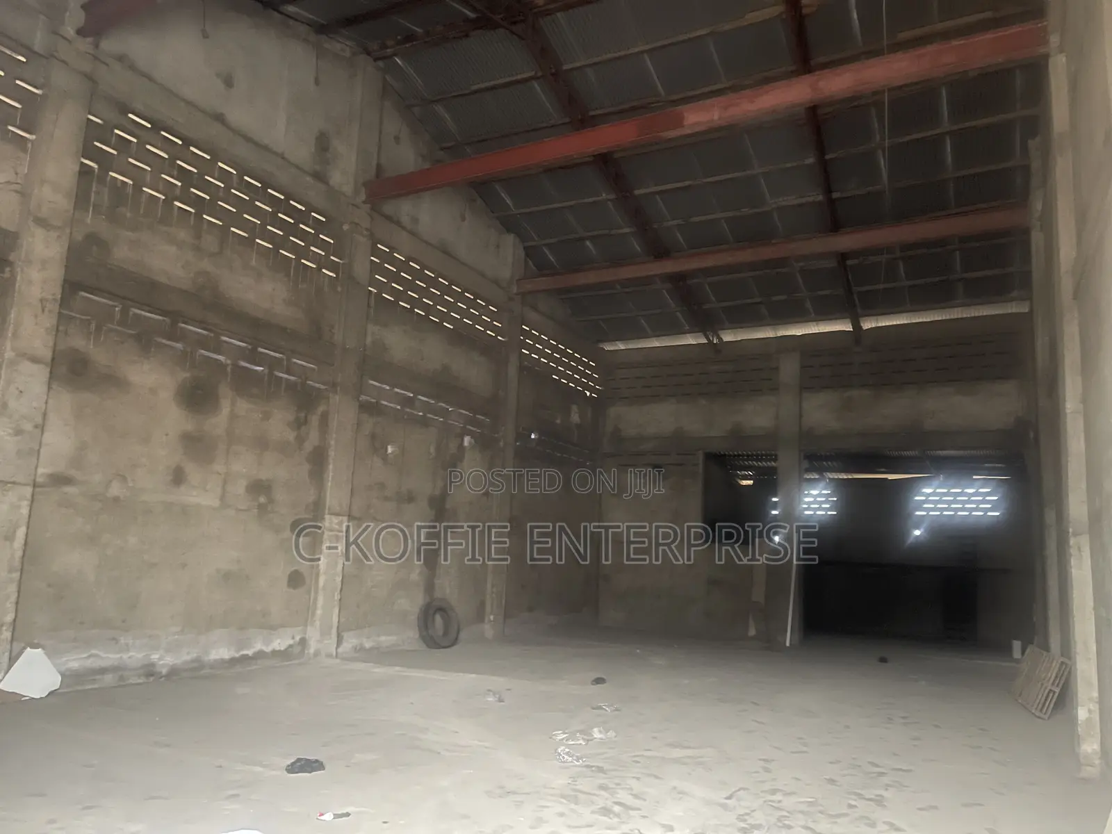 1000 SQM Warehouse at Circle