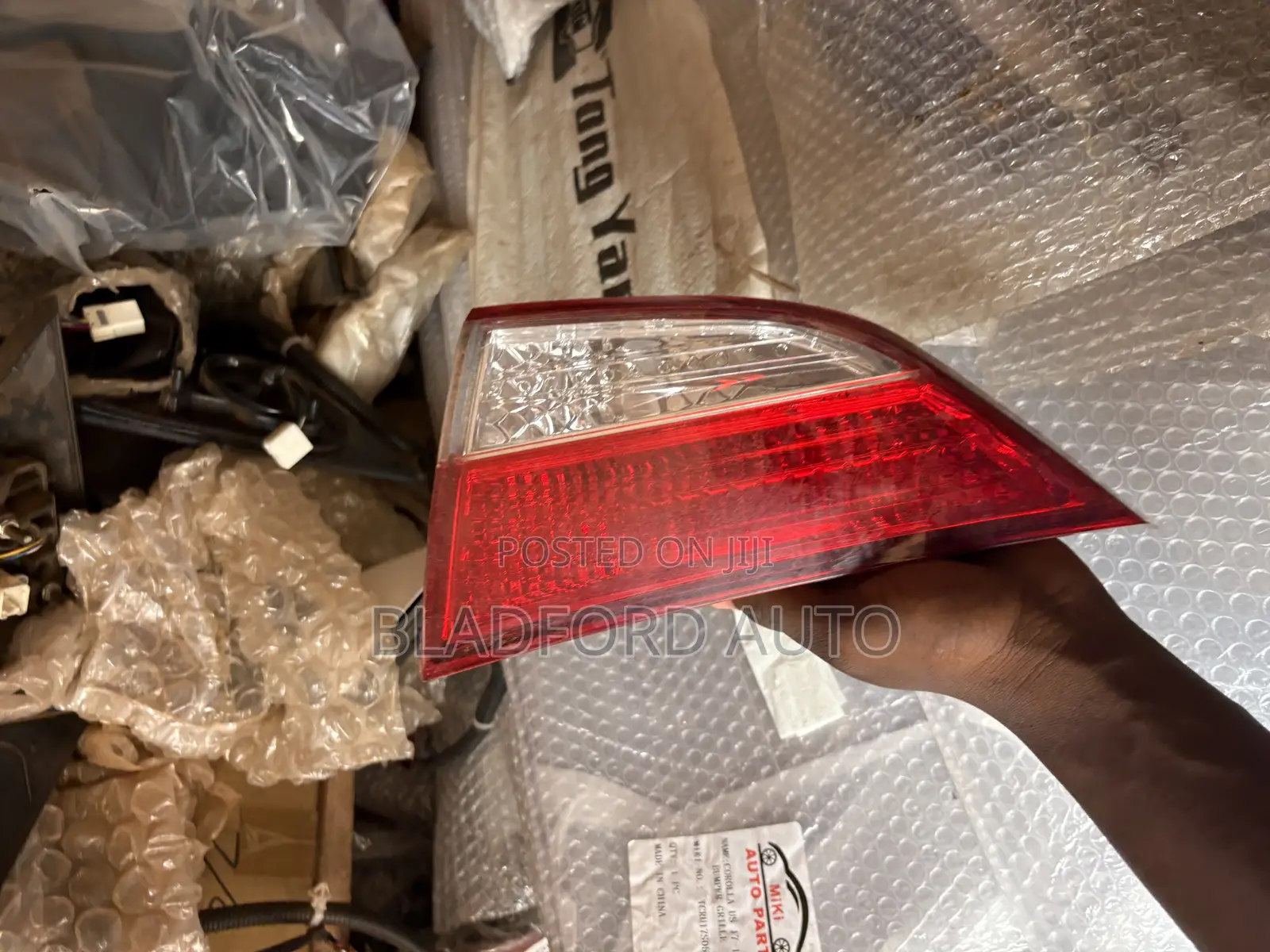 Elantra 2011-2016 Back Up Light  Pair