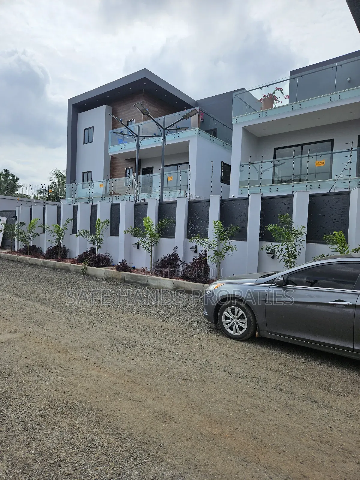 Furnished 6bdrm Apartment in Adjiringanor Close, Accra Metropolitan