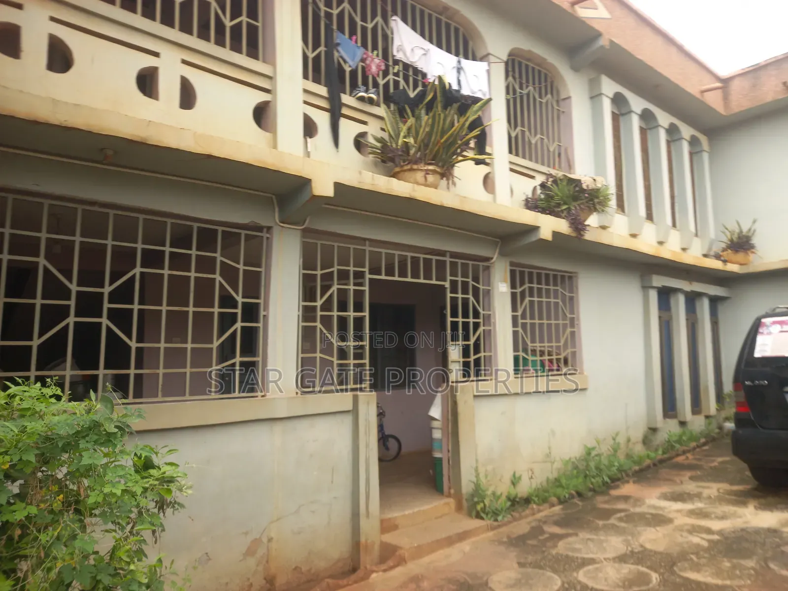 8bdrm House in Breman Abusuakruwa, Kumasi Metropolitan for sale