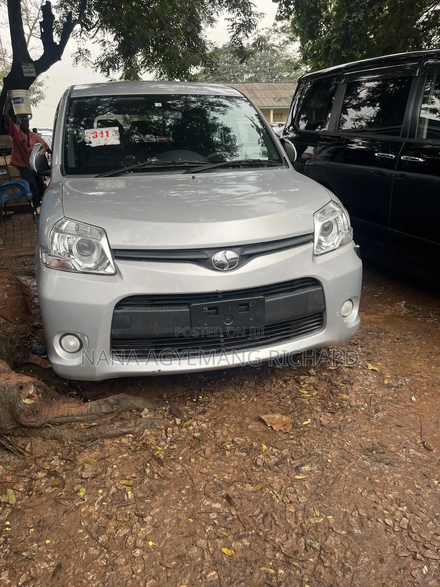 Toyota Sienta 1.5 FWD 2013 Silver