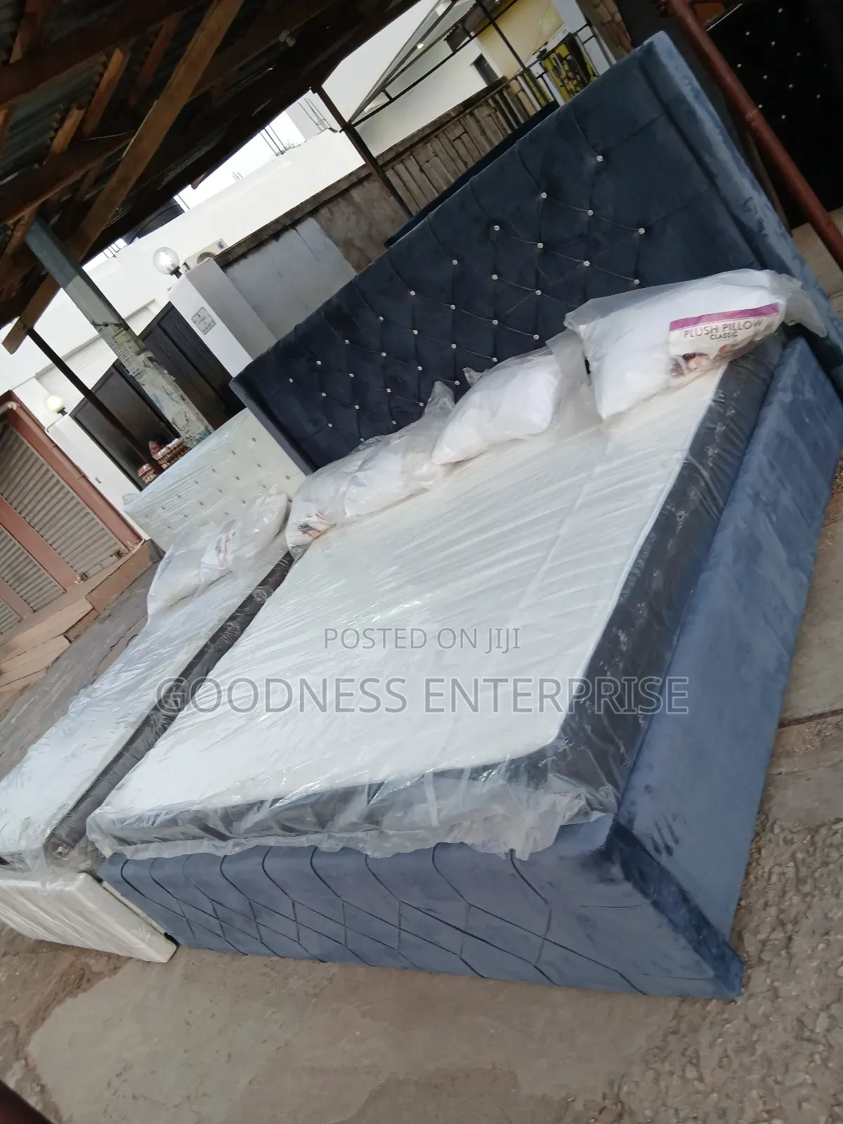 Kings Bed Frame With Mattress