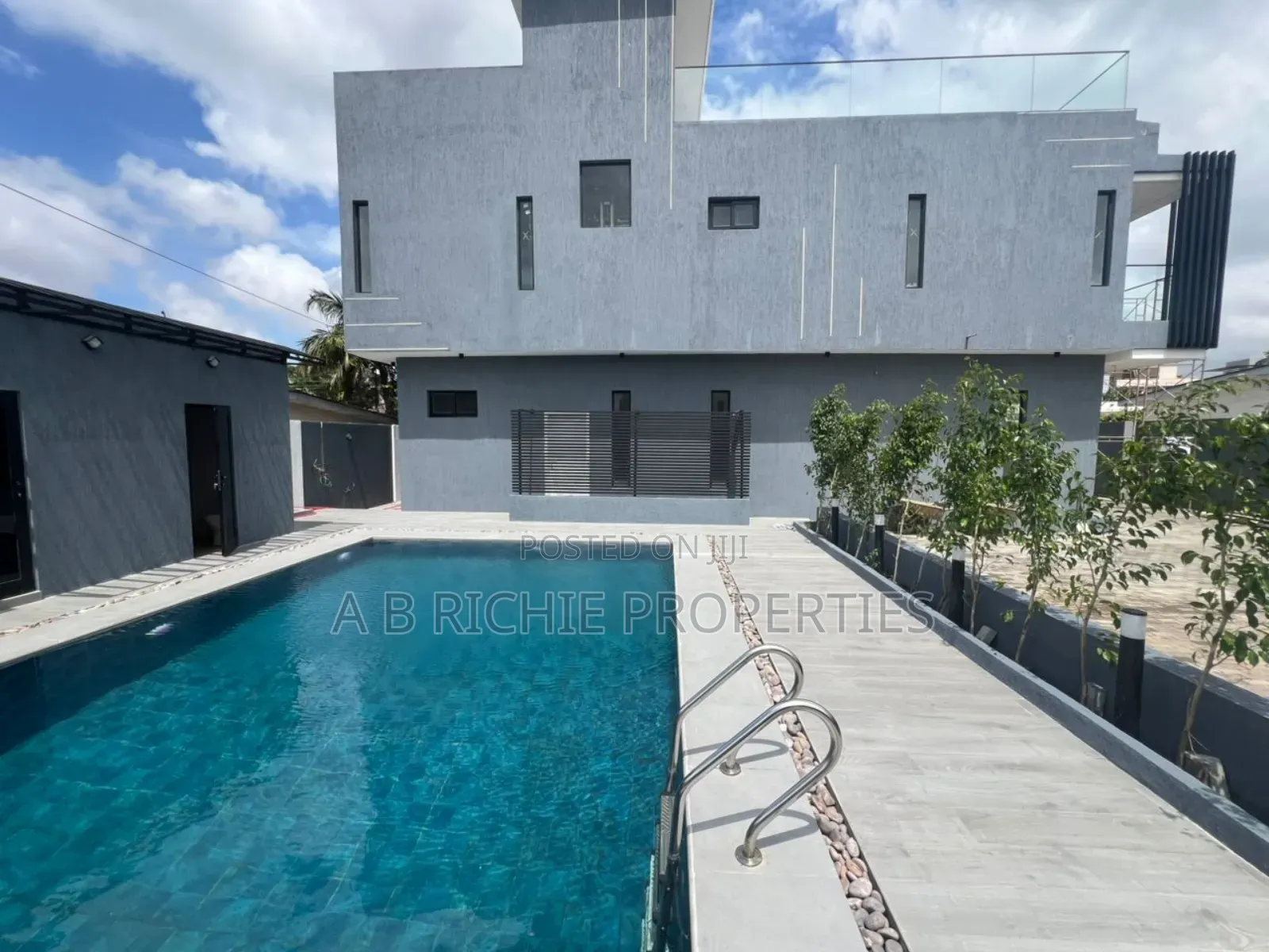3bdrm Townhouse / Terrace in Ab Richie Properties, Dzorwulu for rent