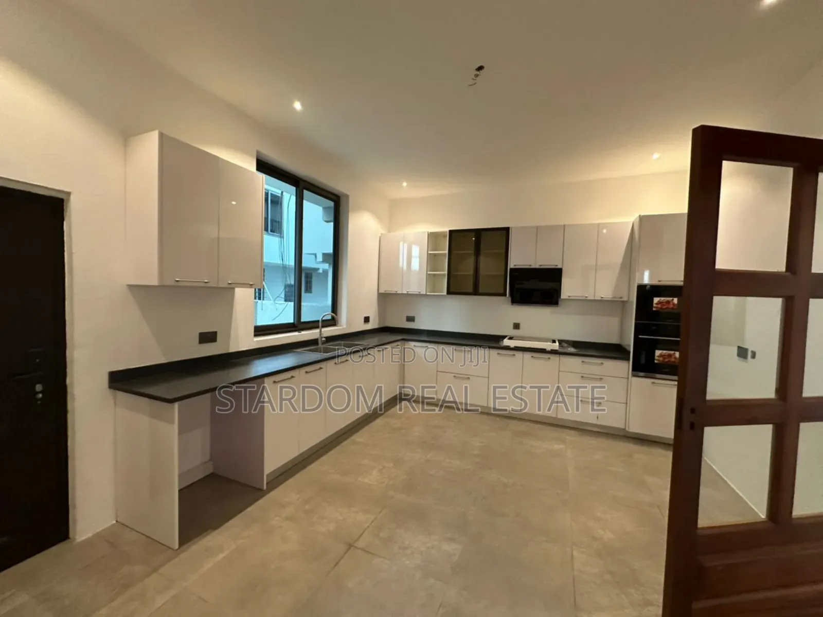 3bdrm Duplex in Boshe, Haatso for sale