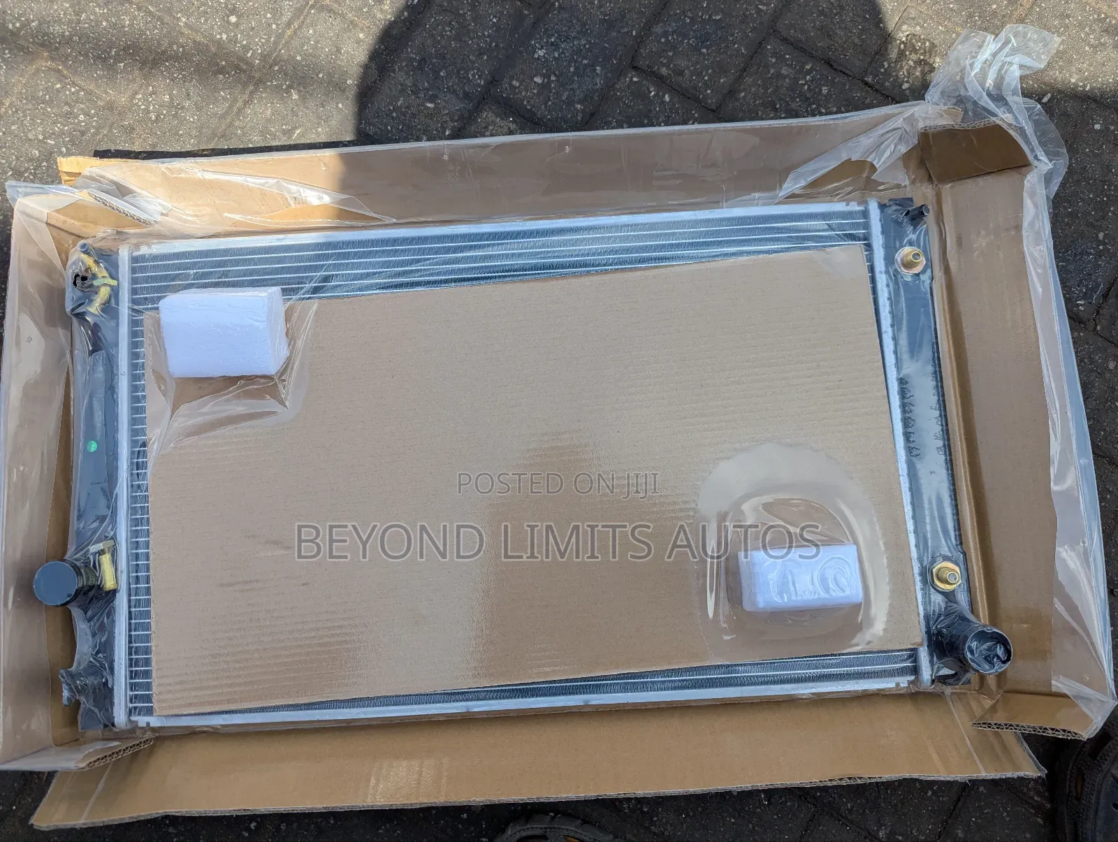 Toyota Rav4 2013,2014,2015,2016,2017,2018 Radiator/ Water Tank