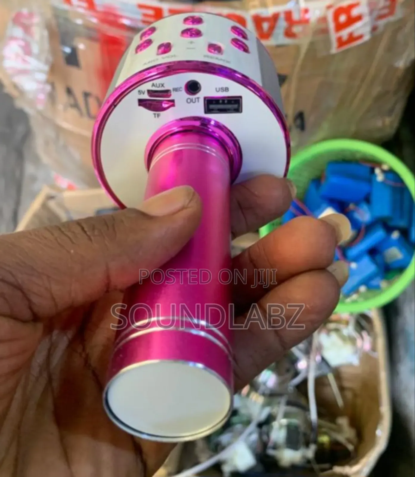 Wster Ws-858 Wireless Bluetooth Karaoke Microphone.