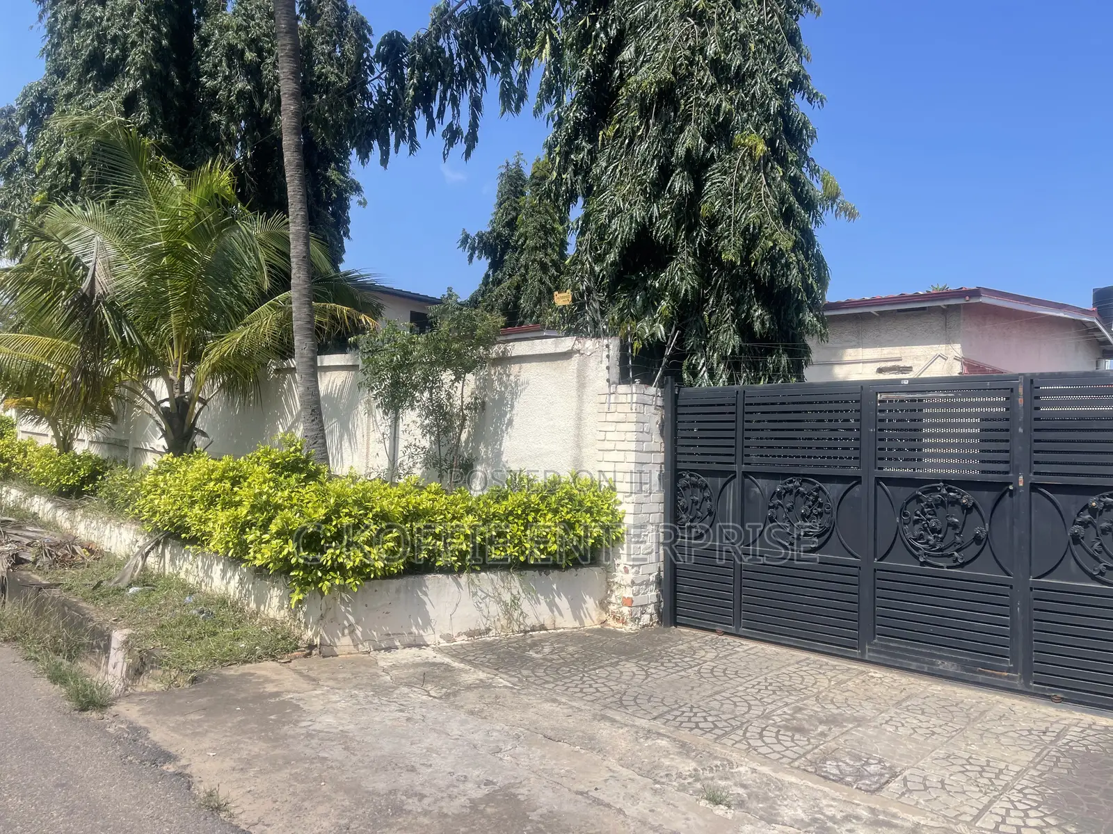 6bdrm House in Tesano, Accra Metropolitan for sale