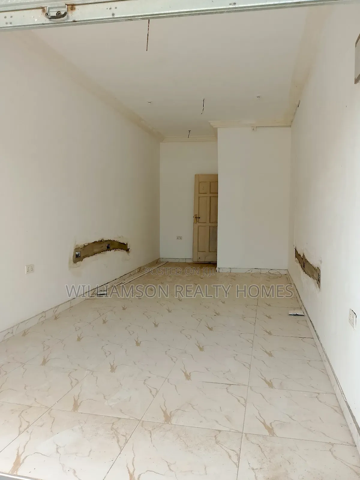 Downstairs Road Side Shop/Office Space/Warehouse/Showroom,Spintex