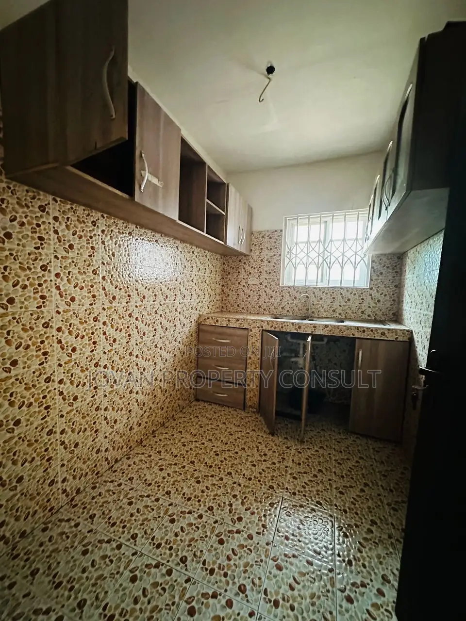 1bdrm Room & Parlour in Amasaman for rent