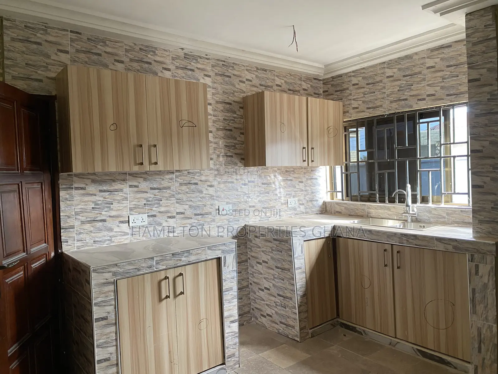 5bdrm House in School Junction, Ashaley Botwe for rent