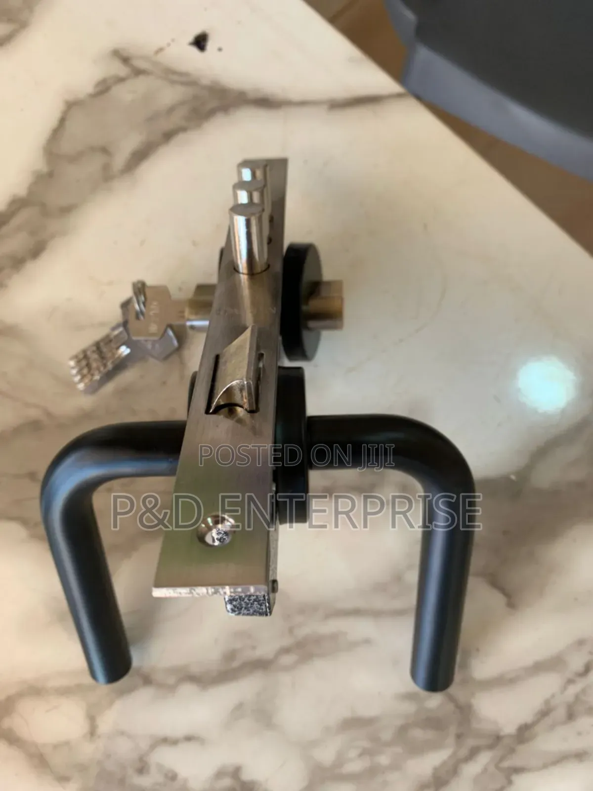 Quality Wooden Door Lock With Black Separate Handle.