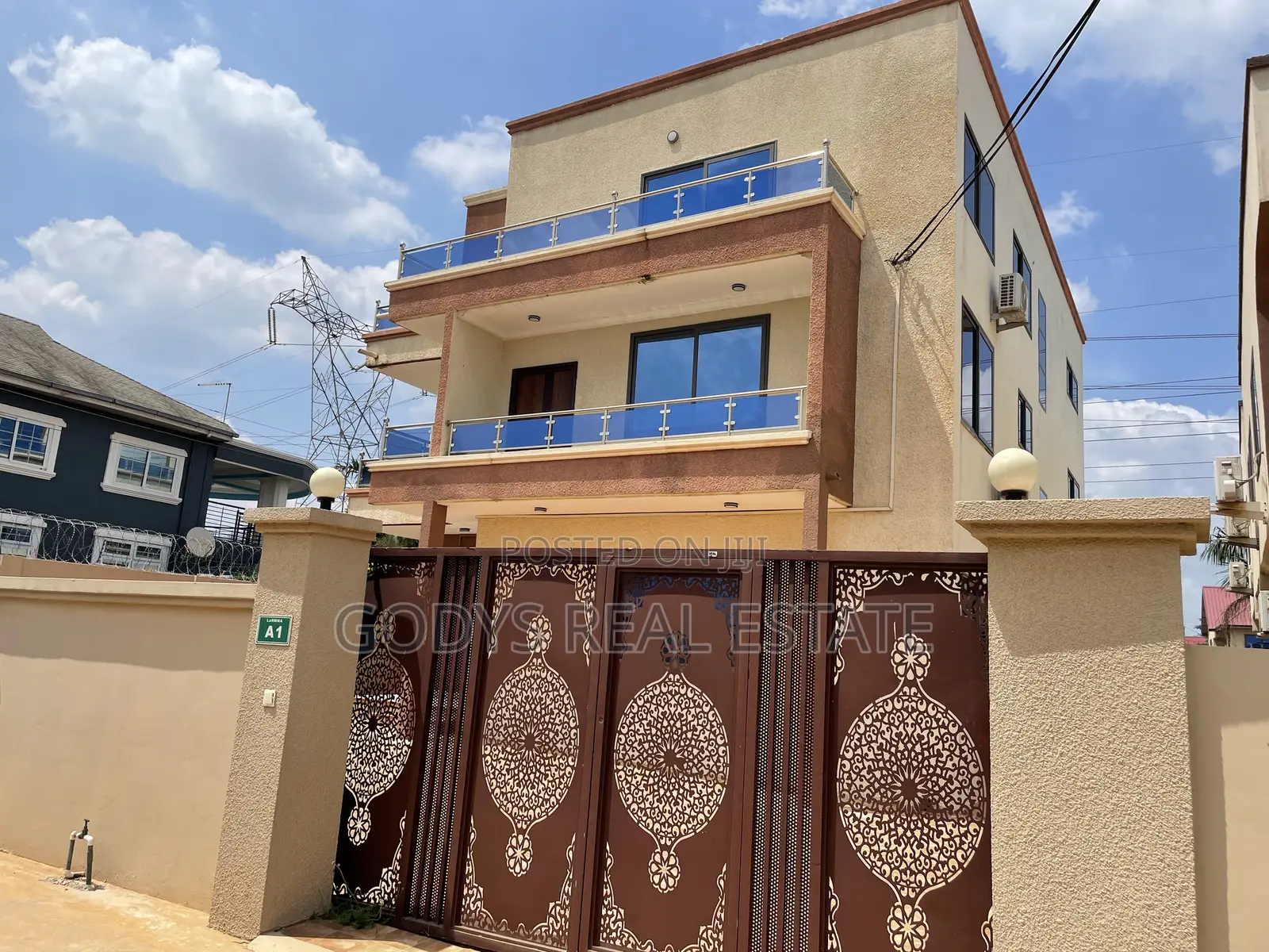 4bdrm Maisonette in Godys, Oyarifa for sale