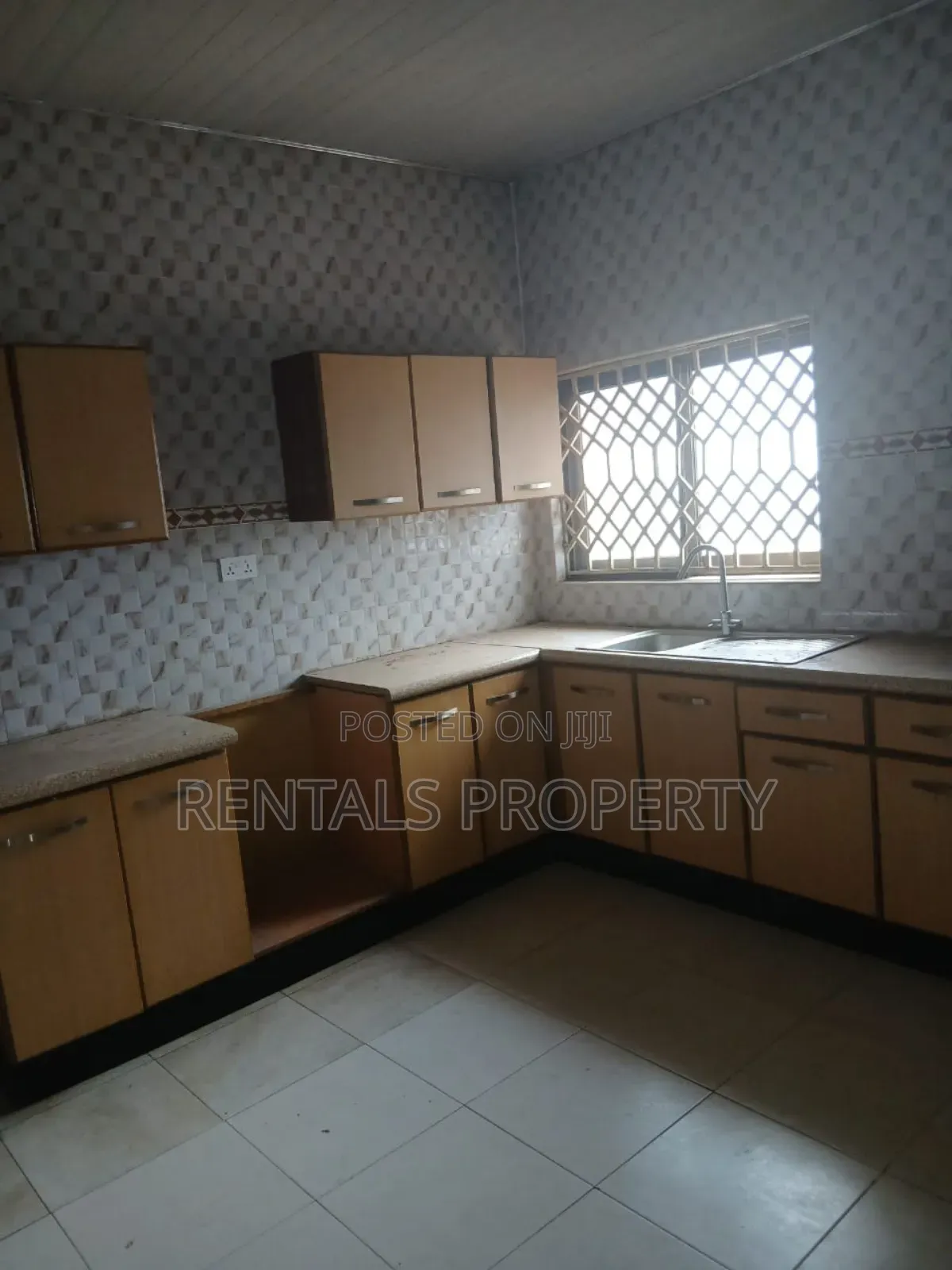 3bdrm Apartment in Ashaley Botwe for rent