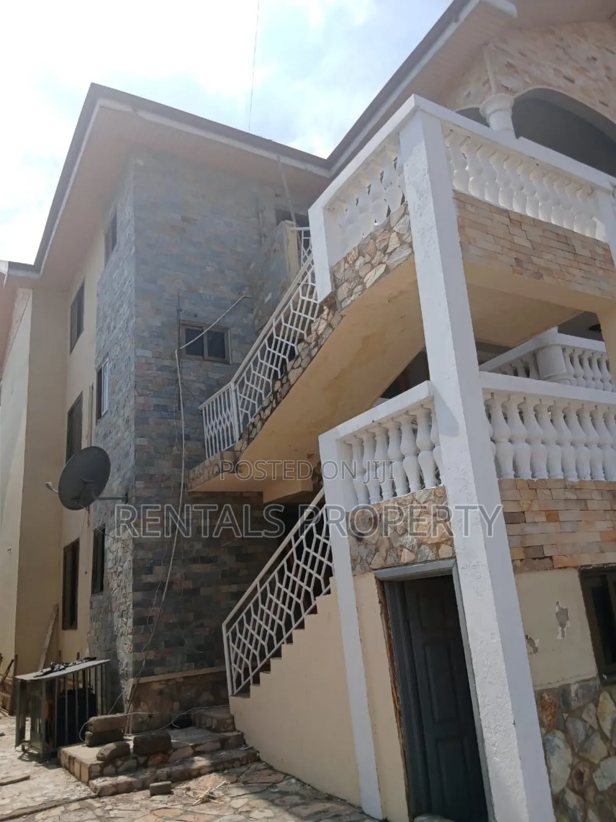 3bdrm Apartment in Ashaley Botwe for rent