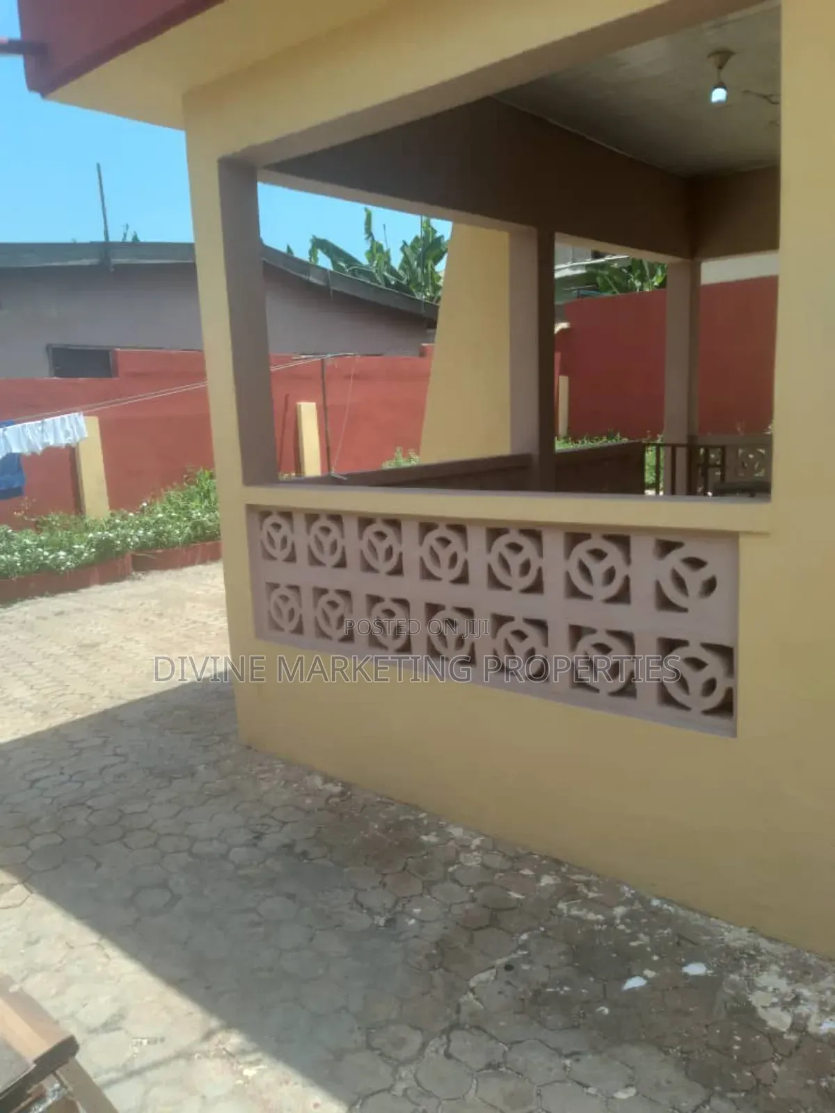 6bdrm House in Odorkor To for sale