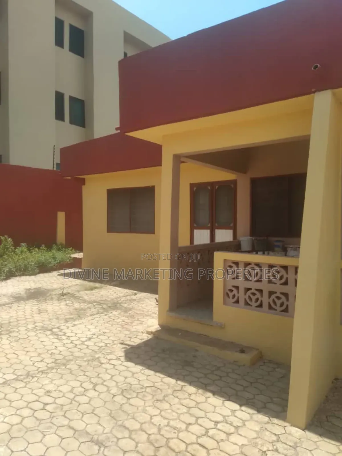 6bdrm House in Odorkor To for sale