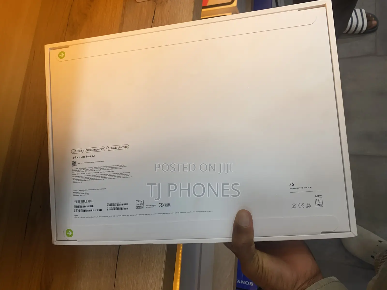 New Apple MacBook Air 2025 M4 15-inch 16GB Apple M4 Max SSD 256GB