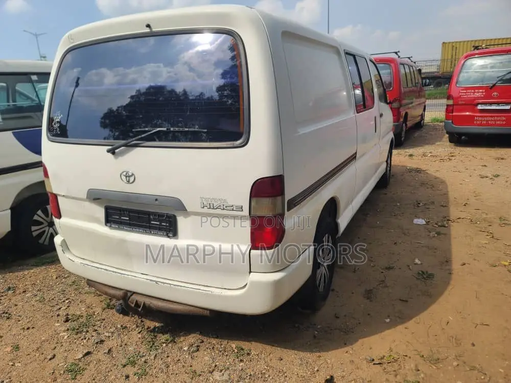 Toyota HiAce 2013 White