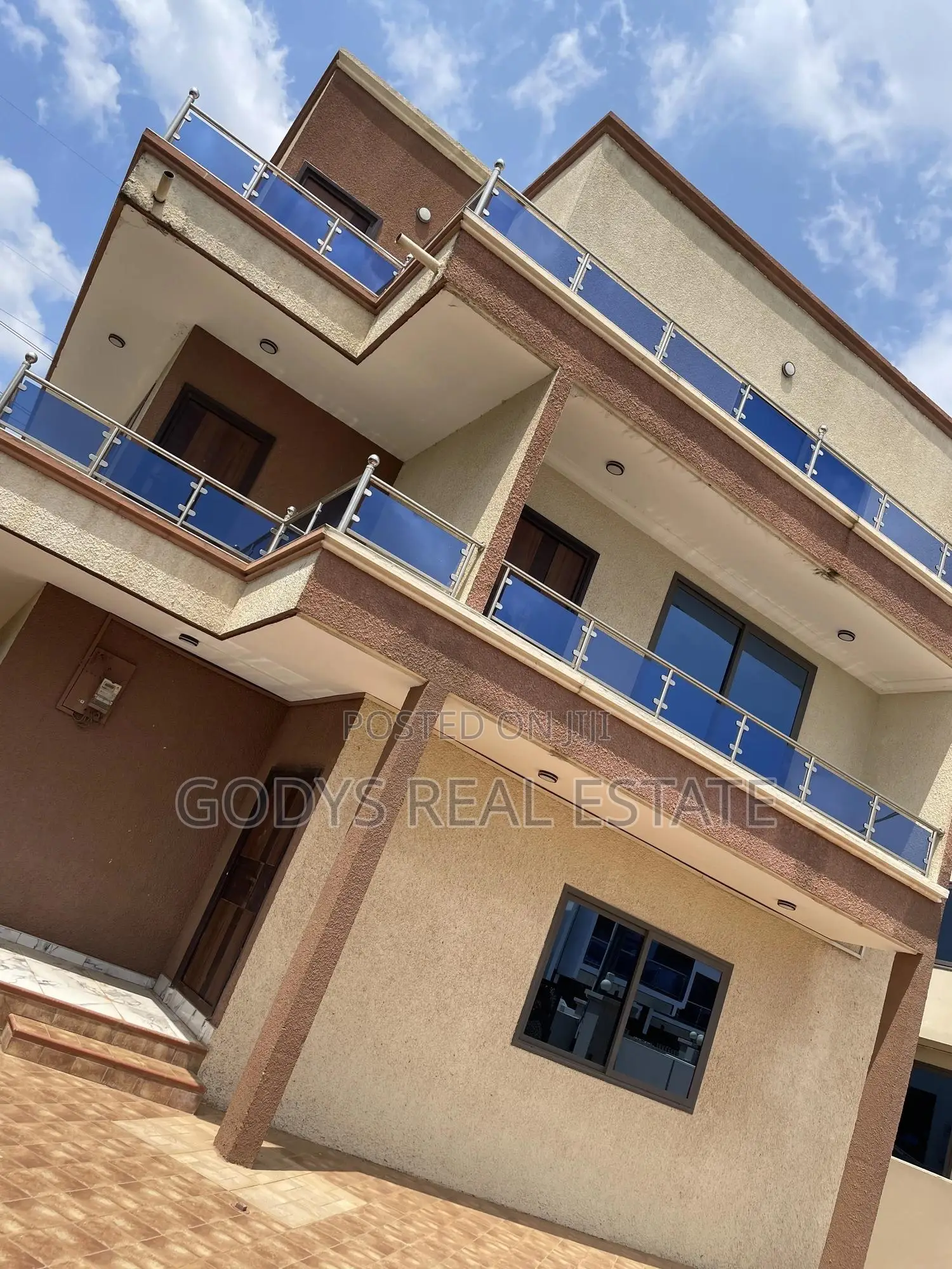 4bdrm Maisonette in Godys, Oyarifa for sale
