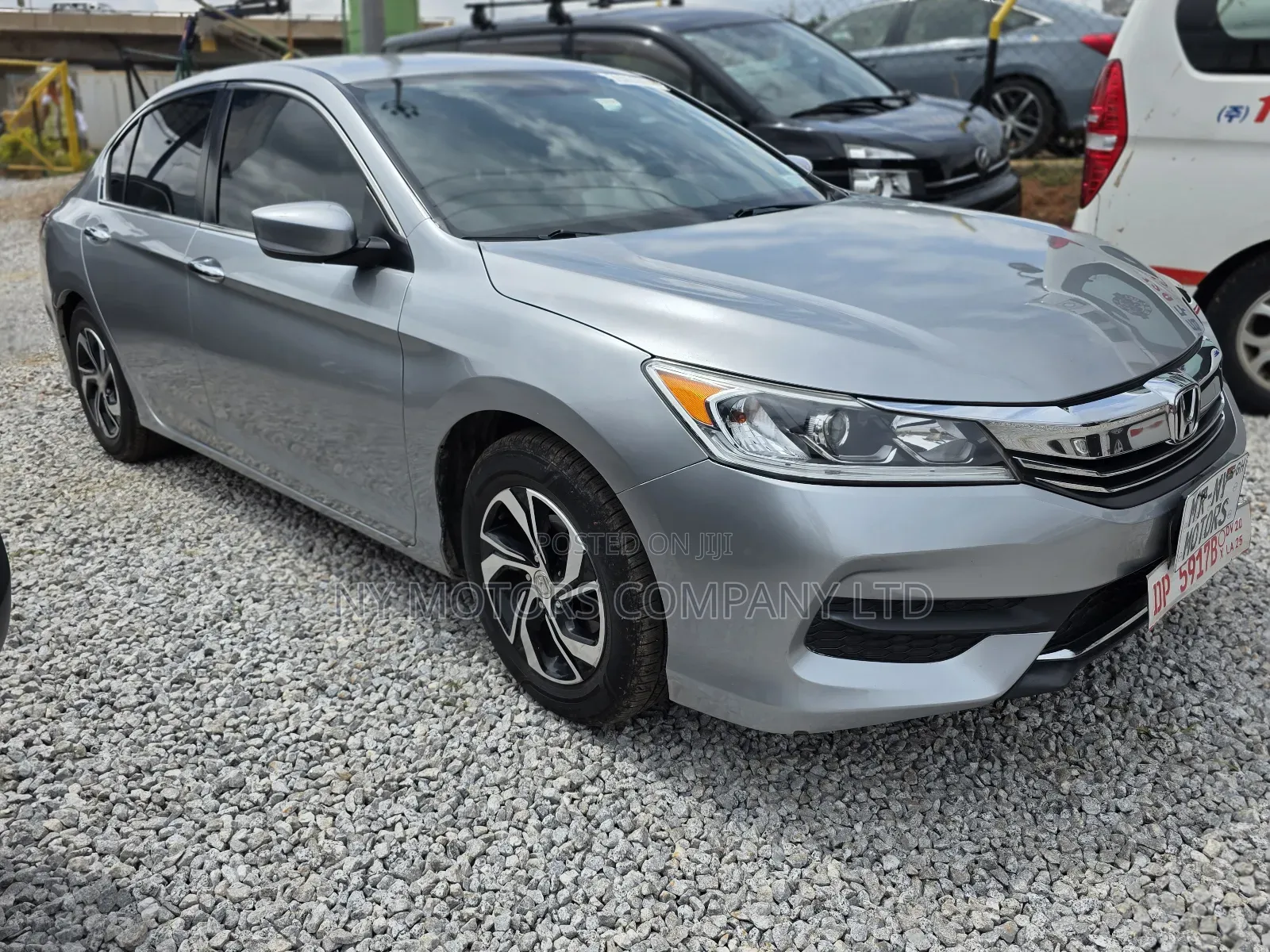 Honda Accord LX 4dr Sedan FWD (2.4L 4cyl 2A) 2017 Silver