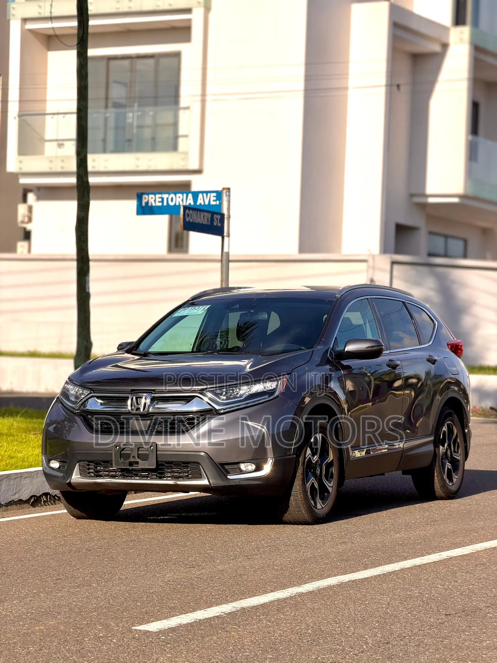 Honda CR-V Touring AWD 2018 Gray